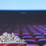 ¿Es legal prohibir meter comida en el cine en España? derechos del consumidor y cómo reclamar