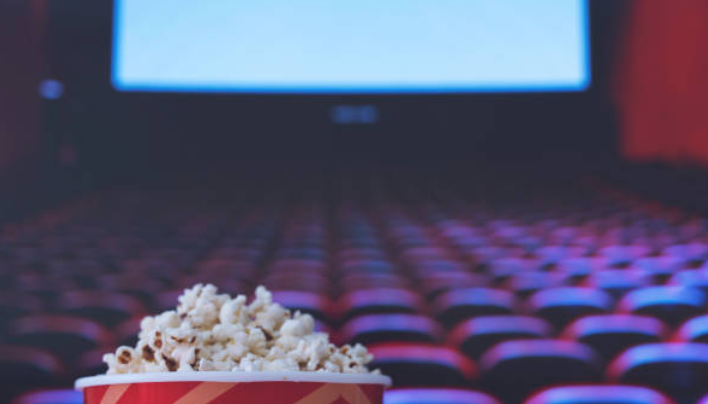 Es legal prohibir meter comida en el cine en España